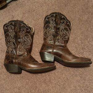 Ariat women’s cowboy boots